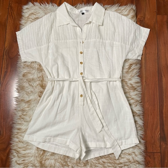 Sophie & Trey button front belted short jumpsuit/romper - Picture 5 of 10